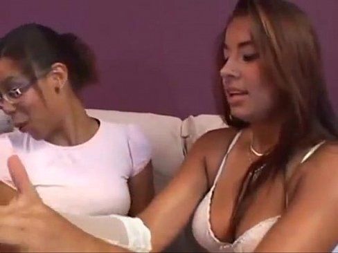 Morenas brasileiras se pegando lesbicas